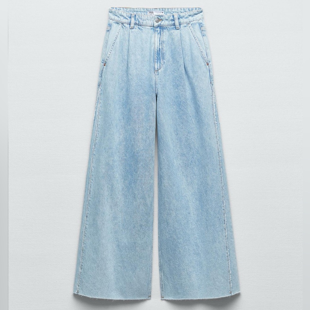 ZARA High Rise Wide Leg Frayed Palazzio Jean
Size 28 ( US 6) Light blue
